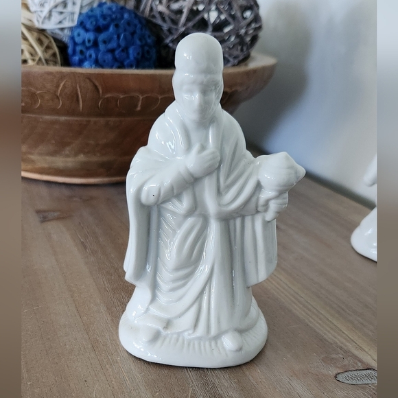 ✨ Windsor Collection White Ceramic Nativity Set – 6 Piece, Christmas Décor - Picture 13 of 14